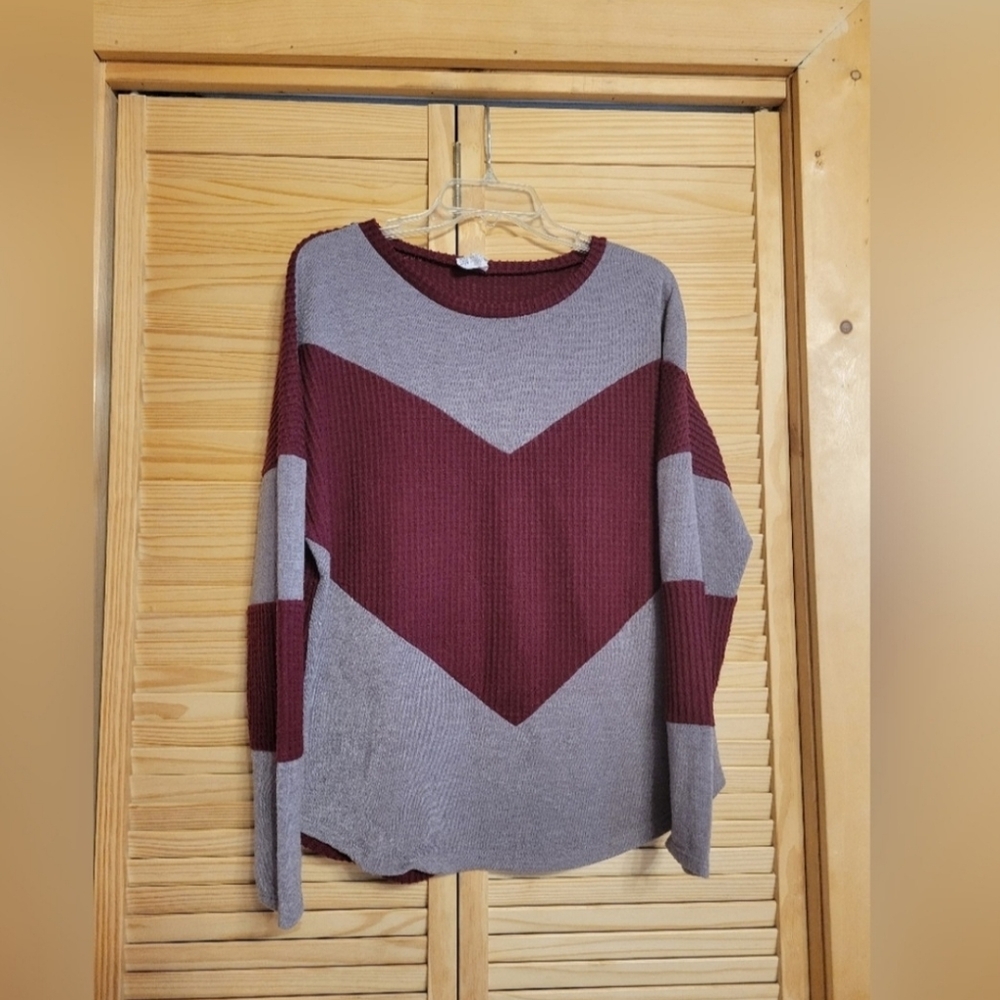7th‎ Ray Soft Knit Sweater grey & burgandy cranberry size medium